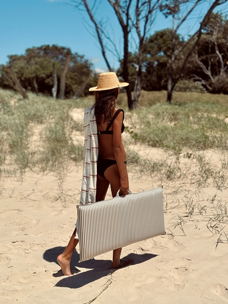 SunnyLife Καρέκλα Ξαπλώστρα Παραλίας Πτυσσόμενη The Vacay Khaki Stripe